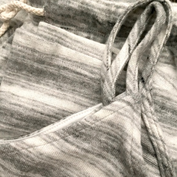 ❄️LAST1️⃣/2-PIECE GRAY WHITE STRIPED JOGGER SET - Picture 4 of 4